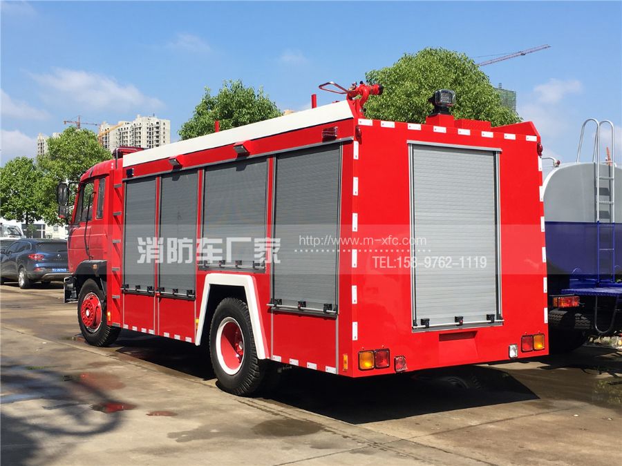 東風153單排座消防車