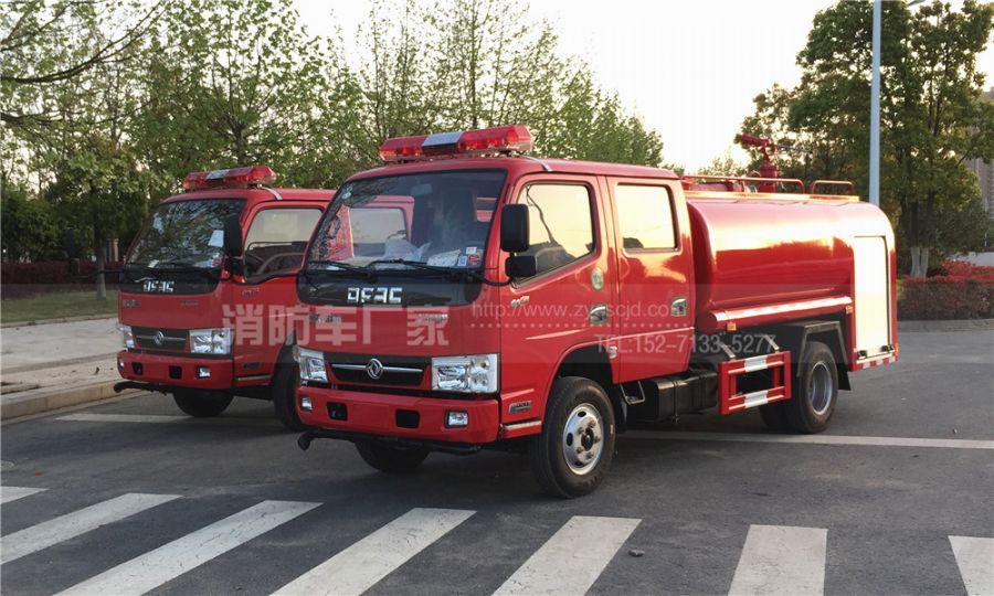 東風雙排座消防灑水車圖片
