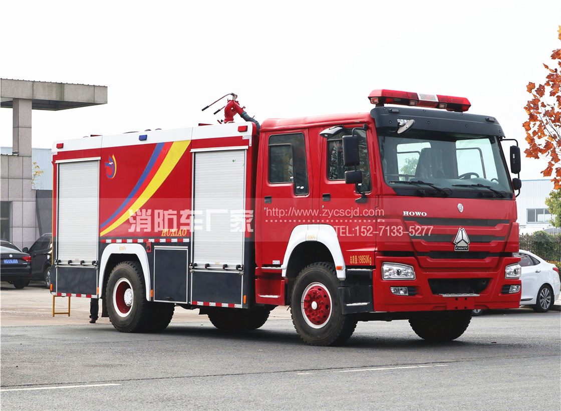 重汽8噸水罐消防車